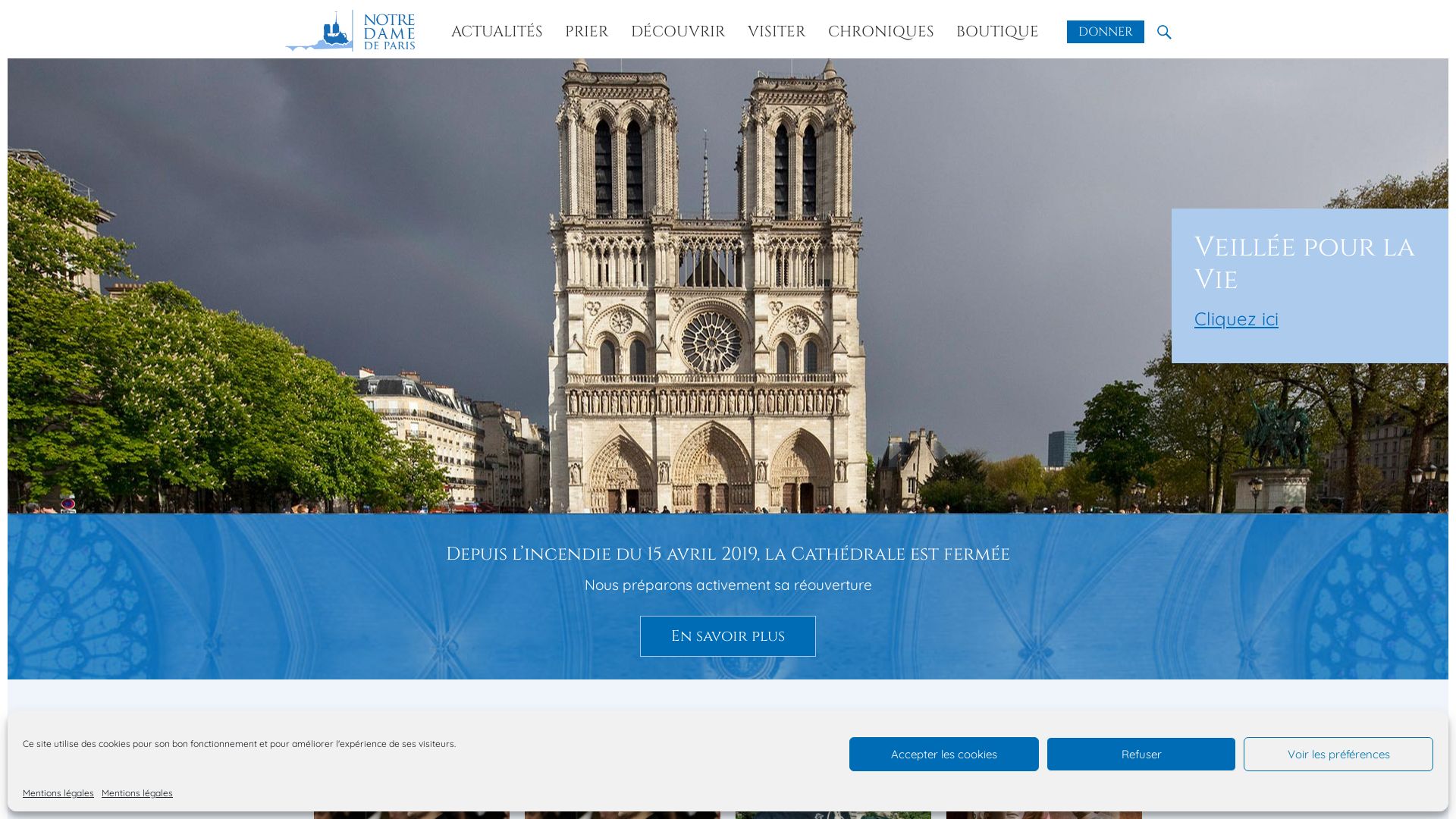 État du site web notredamedeparis.fr est   EN LIGNE